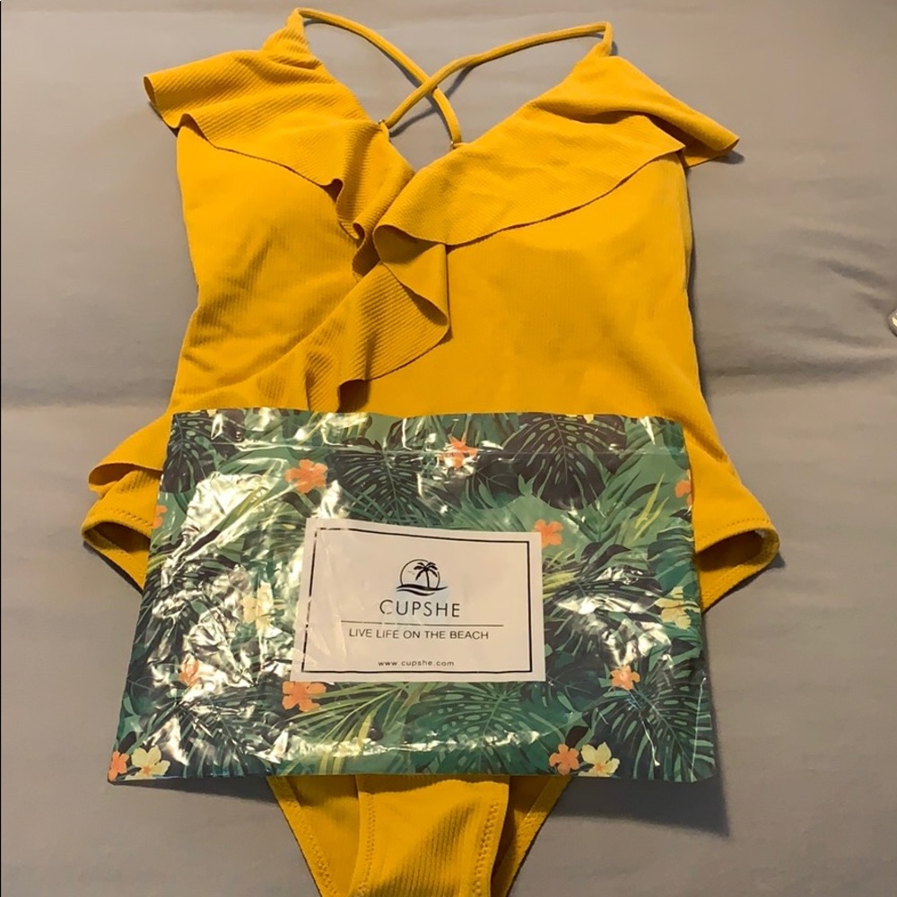 Cupshe Swimsuit Size M
